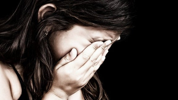 Σοκ στην Κύπρο! Νάρκωνε και βίαζε τη θετή του κόρη αφού πρώτα έριχνε σε βαθύ «ύπνο» τη μάνα